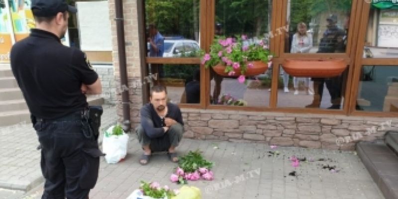В Мелитополе поймали похитителя цветов