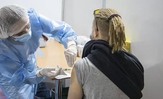 Украинцы смогут делать прививки в аптеках