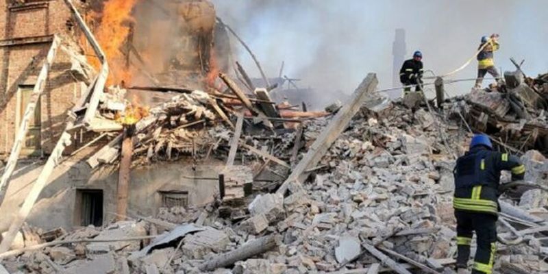 Тела достают из-под завалов: много жертв после нового удара оккупантов