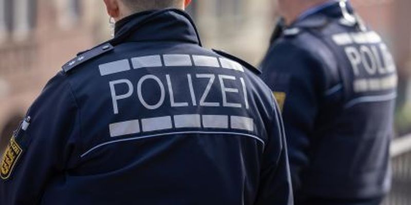Убийство "с отсрочкой": один удар хулигана привел к смерти полицейского в Германии