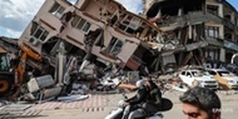 Растет число жертв землетрясений в Турции