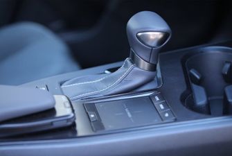 BIG TEST: тест-драйв гібридного Lexus UX