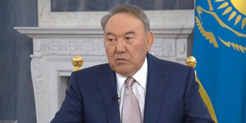 Нурсултан Назарбаев бежит из Казахстана в Россию к Путину 