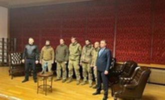 В Турцию должны были отправить 15 бойцов Азовстали