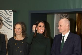 Данська принцеса Марі відвідала виставку в Парижі