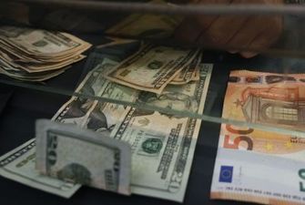Долар і євро здорожчали одразу на 1 гривню: курс валют у "ПриватБанку" на 21 вересня