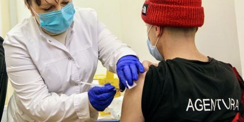 В ЦНАПах Киева открыли пункты прививки: предлагают три вакцины на выбор