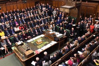 В Великобритании консерваторы сохраняют лидерство перед выборами в парламент
