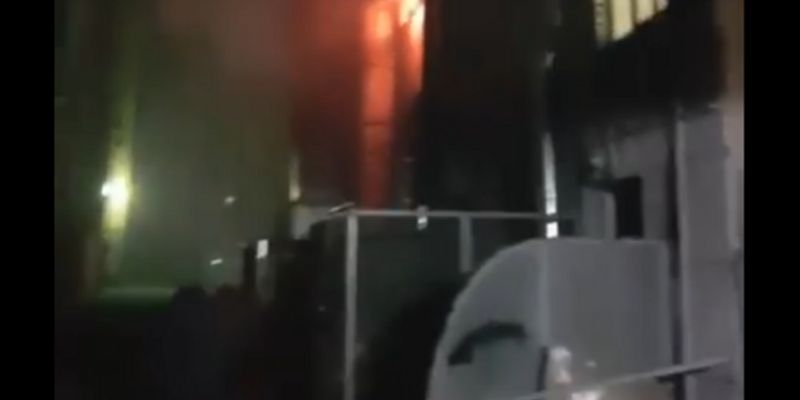 Посетителей эвакуировали: в центре Киева вспыхнул пожар в ресторане
