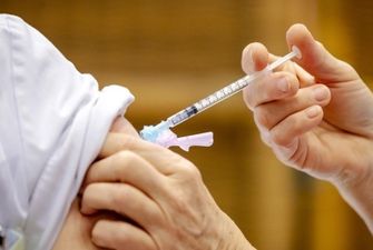 Более половины бельгийцев уже получили прививку от COVID-19