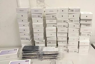 У "Борисполі" в забутому багажі знайшли iPhone та навушники Apple Air Pods майже на два мільйони гривень