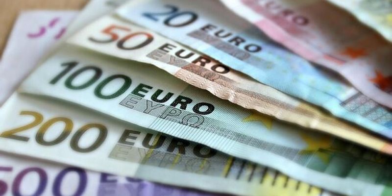 На наличные платежи введен лимит: какую сумму разрешают тратить в ЕС