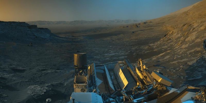 Горы и кратеры: Curiosity сделал панорамный снимок Марса