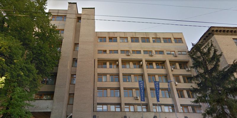 Невідомий у центру Києві вистрілив з грантомета у будівлю «Мостобуду»