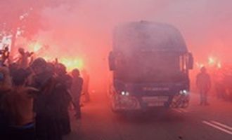 Фанаты Барселоны ошибочно атаковали автобус клуба