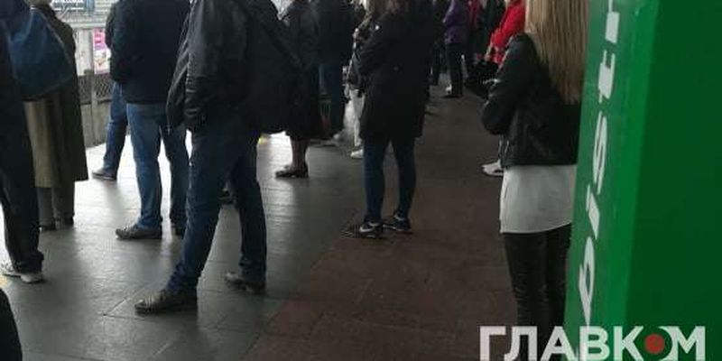 Столична влада попередила киян: вхід у метро обмежуватимуть у разі скупчення
