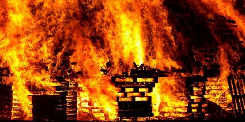 У Києві сталася пожежа у гаражному кооперативі