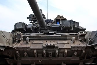 Украинские военные "протестировали" танк бокалом пива