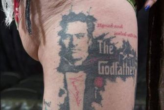 Англійська вболівальниця зробила 38 татуювань, присвячених Моурінью: фото