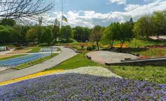 Весна на Спивочем: в столичном парке готовят сезонную выставку цветов