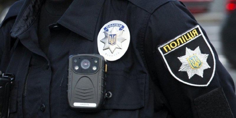 В Черновцах полицейские взяли под охрану избирательные участки