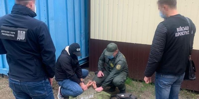 В Николаеве ГБР задержало пограничника на взятке