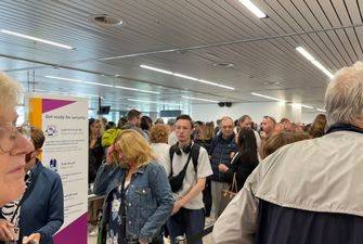 В аэропорту Амстердама – многочасовые очереди, путешественники не успевают на самолеты