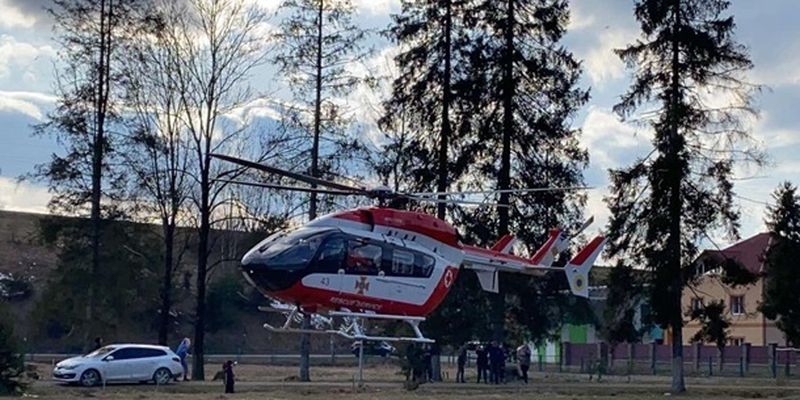 В Украине пациентку впервые доставили в больницу на вертолете