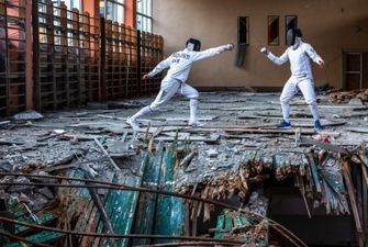 Воронки на кортах и разбомбленные стадионы: украинские спортсмены показали руины