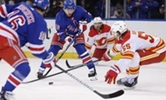 Россиянин спровоцировал массовую драку в матче НХЛ
