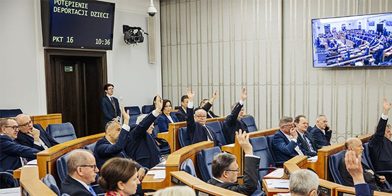 Сенат Польши единогласно осудил похищение украинских детей Россией