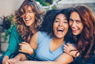 Психологи развенчали популярные мифы о женской дружбе