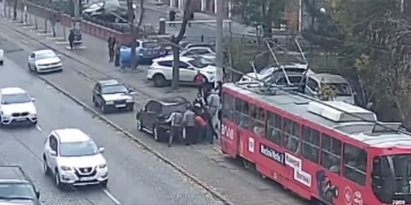 В Одессе автоледи припарковалась на травмайных путях: ее проучили. Видео