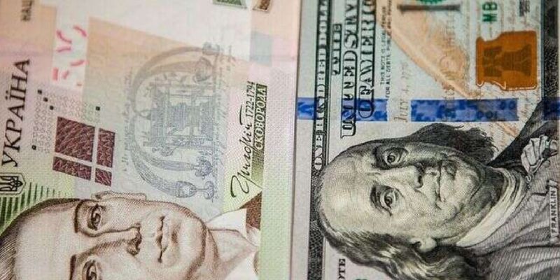 Отказ от фиксации доллара приведет к скачку курса, – экономист