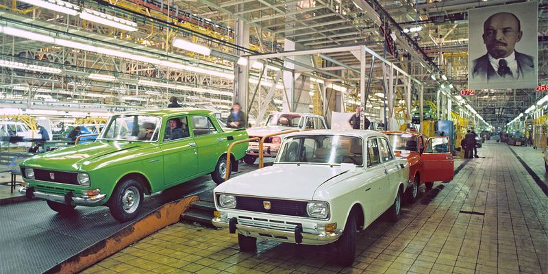 Назад в СССР: в РФ собираются возобновить производство автомобилей "Москвич"