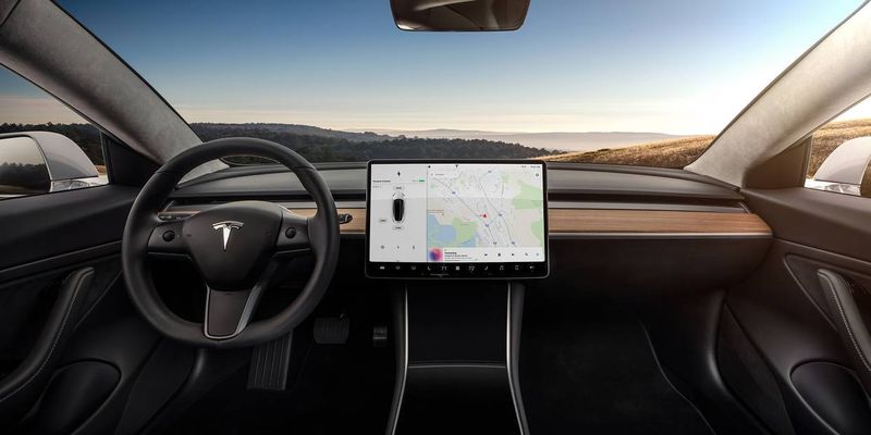 Tesla запретила пользоваться автопилотом невнимательным водителям