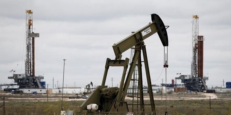 Цена на нефть упала ниже 50 долларов