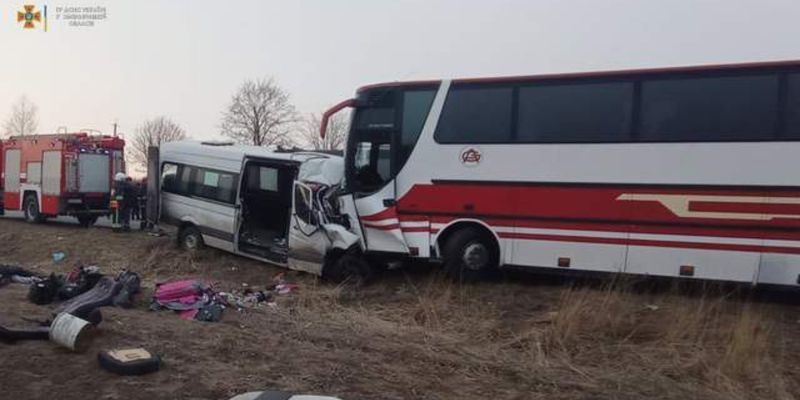 Под Хмельницким микроавтобус с переселенцами попал в ДТП, погибли люди