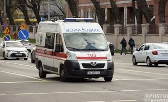 В Тернополе молодая девушка выпрыгнул в окно: детали трагедии