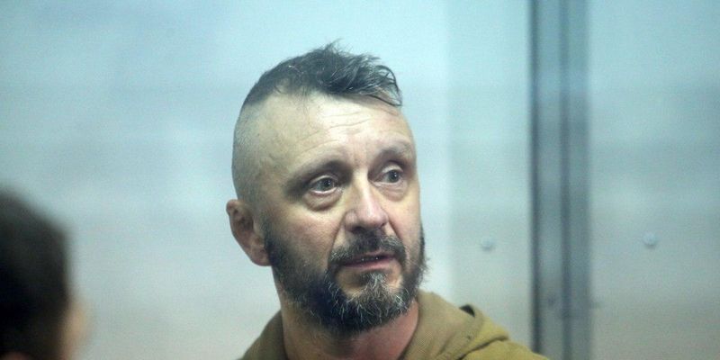 "У мене зламані вуха і руки в татуюваннях": підозрюваний у справі Шеремета Антоненко вказав на відмінності з людиною, знятою камерами спостереження