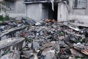 росіяни вдарили ракетою по житловій 9-поверхівці в Торецьку: голова ОВА показав руйнування