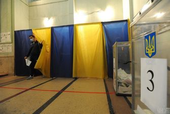 Выборы в Харькове и в двух областях: наблюдатели фиксируют протоколы "из будущего"