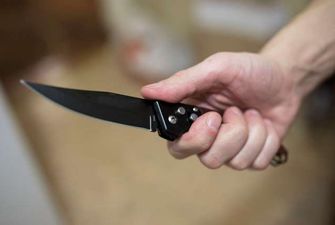 Обороняючись донька встромила батькові ніж у груди: подробиці вбивства на Буковині