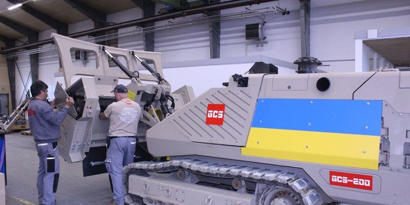 Украина получит дополнительные машины разминирования от Швейцарии: что может GCS-200