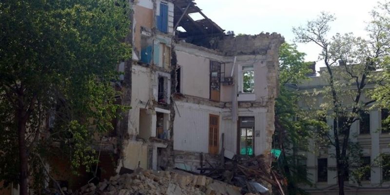 После обвала домов жилье в центре Одессы проверят на наличие трещин