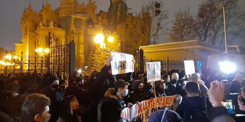 Протести на підтримку Стерненка у Києві ввійшли у гостру фазу: є постраждалі та затримані