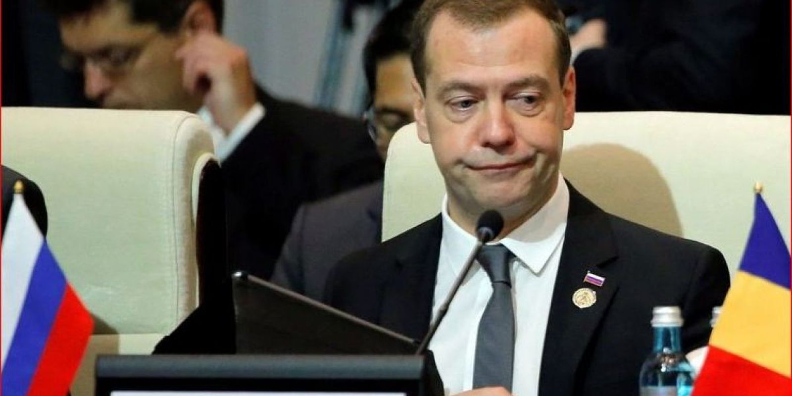 Медведев в истерике: Зеленский отказался
