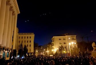 Под Офисом Зеленского устроили "Ночной дозор": начались потасовки