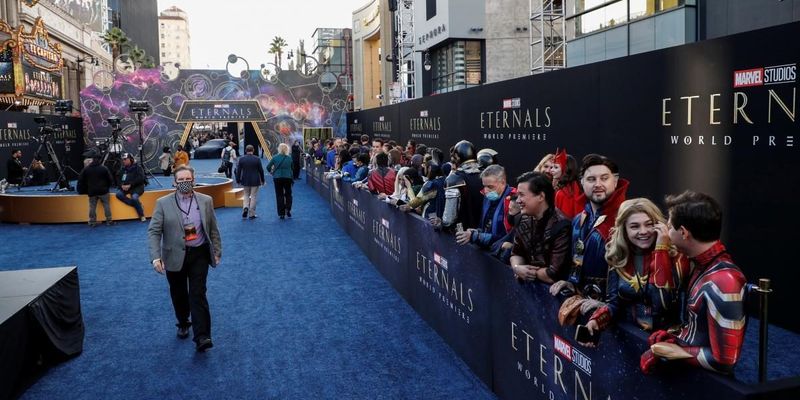 Джолі, Хаєк, Харінгтон та інші: у США "відгриміла" прем'єра фільму "Вічні" від Marvel