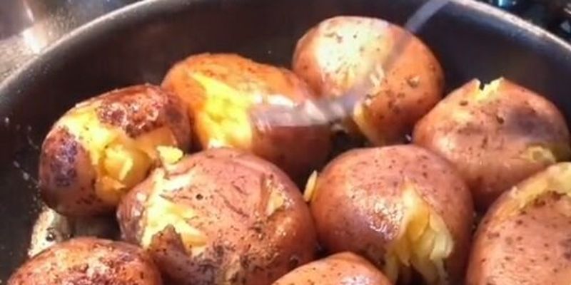 Як приготувати картоплю за 5 хвилин: смачна страва без мороки й зайвих витрат